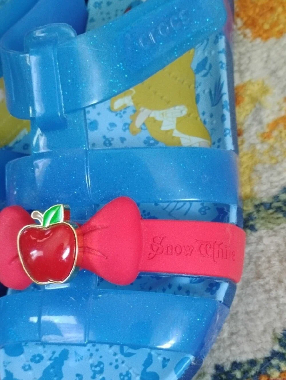 CROCS Girls Blue Snow White Sandals with Red Bow and Apple Charm, J5